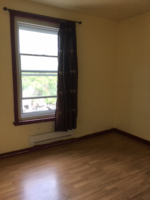 Grande chambre a louer a partir du 1er Mai