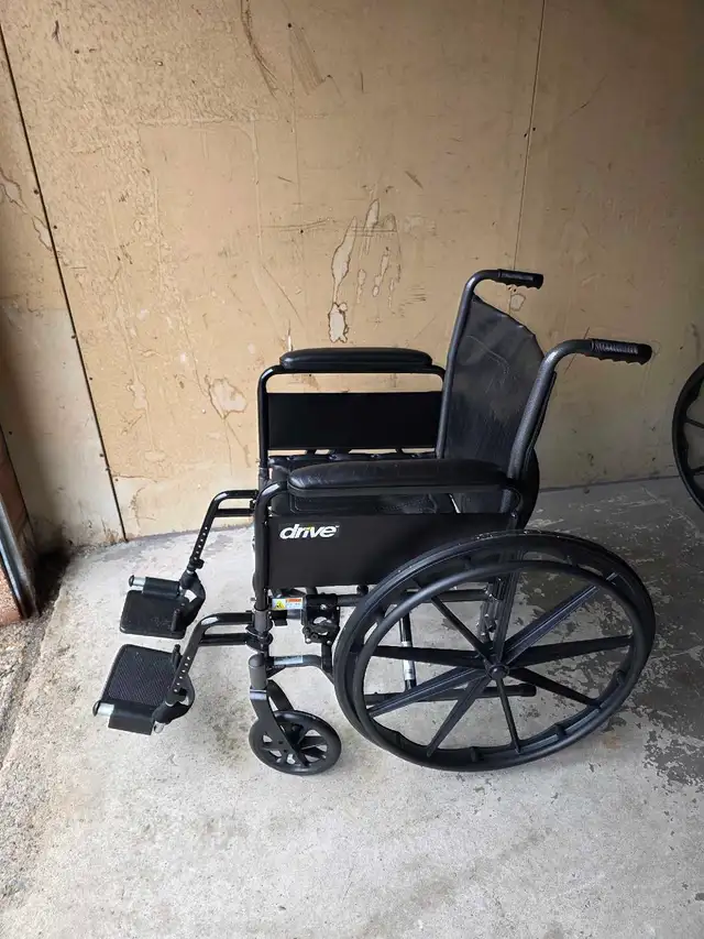 Drive Wheelchair, 18' seat width - Photo 2