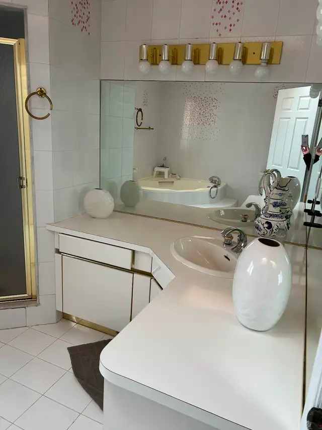 Room for rent in large 2 storey home near Yonge & Finch subway - Photo 5