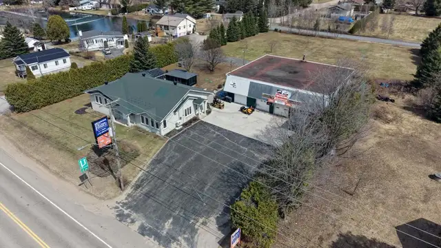 Commercial à St-Jean-de-Matha - Photo 2