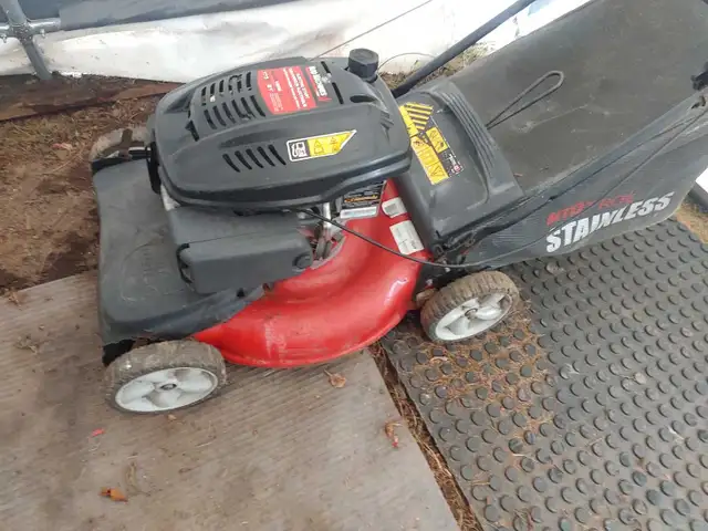 Yard Machines gas push lawn mower with bag - Photo 2
