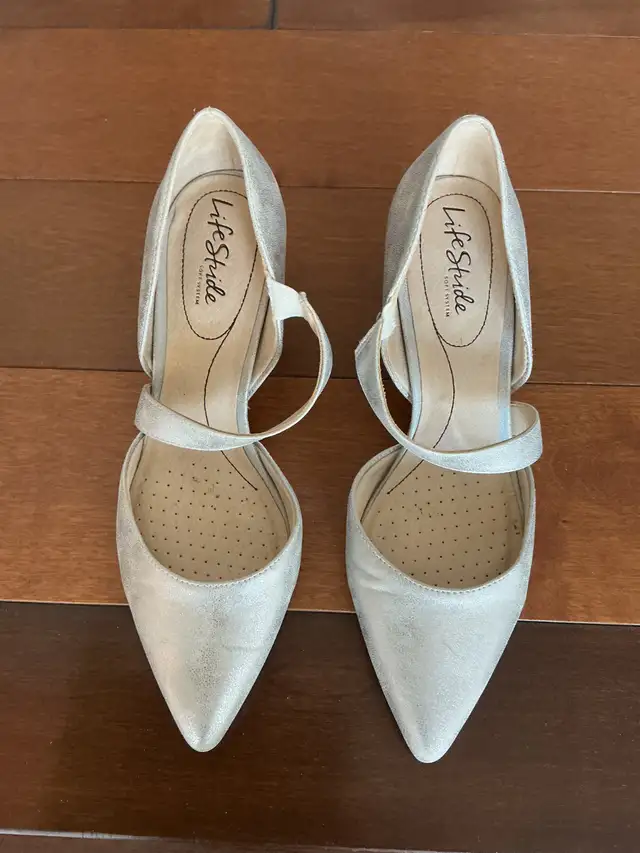 Chaussures taille 81/2 et sac à main argent - Photo 2