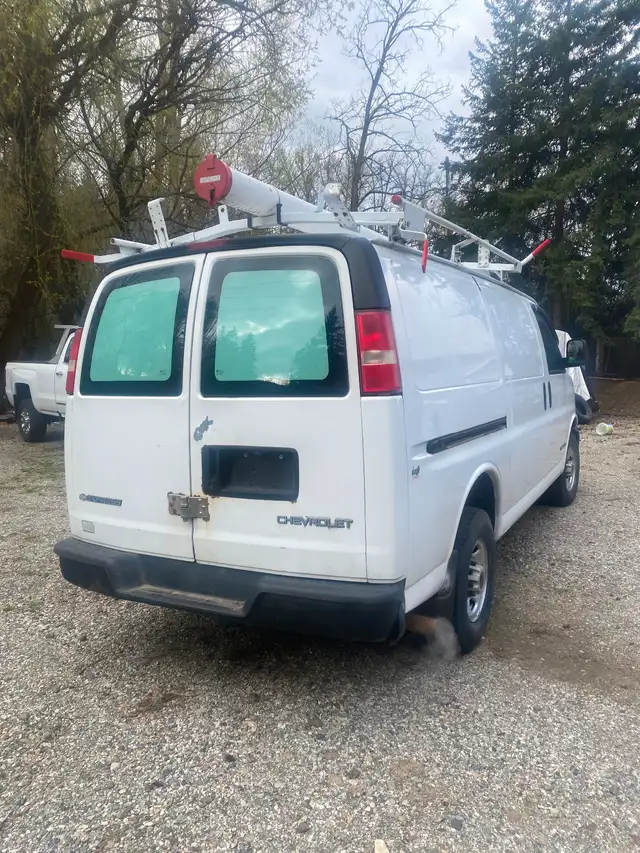 2005 GMC Savana Van - - Photo 3
