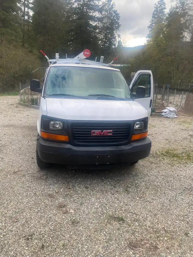 2005 GMC Savana Van - - Photo 4