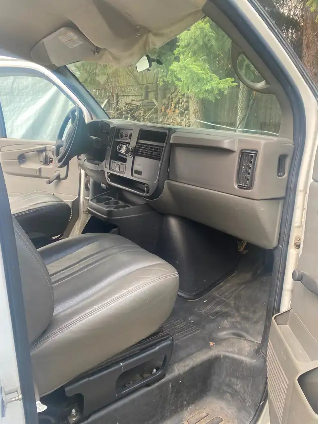 2005 GMC Savana Van - - Photo 6