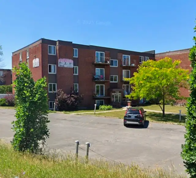 Grand 4 1/2 JUILLET La Prairie à côté A132, Pont Champlain 7min