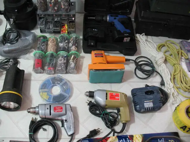 Hand Tools (400 pieces) , Power Tools, AND 1000's of Fasteners - Photo 4