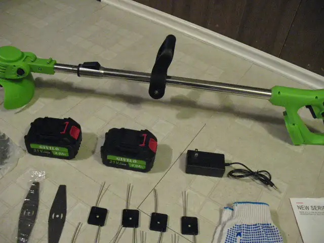 BRAND NEW, Cordless Grass Trimmer/Edger, 21 Volts - Photo 2