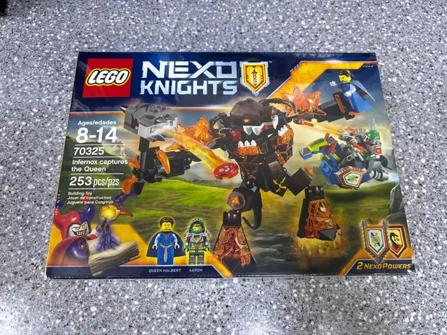 Lego 70325 Nexo Knights Infernex Captures the Queen