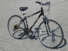 BARELY USED 700C SCHWINN HYBRID SERIES 24 SPD WITH SUSPENSION!