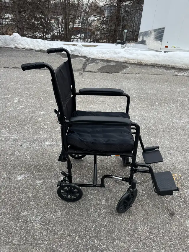 DRIVE MEDICAL TRANSPORT CHAIR WITH ROHO CUSHION - Photo 3