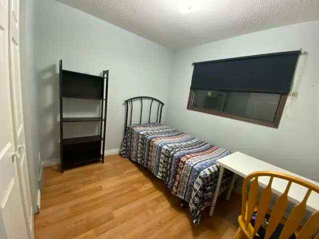 Furnished room 2 mins to Rundle Station