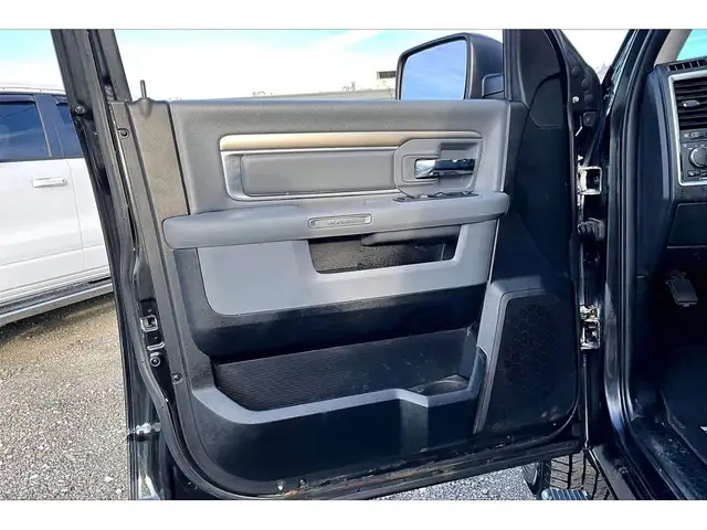 2017 Ram 1500 SLT Quad Cab V8 | AS IS | 4X4 - Photo 18