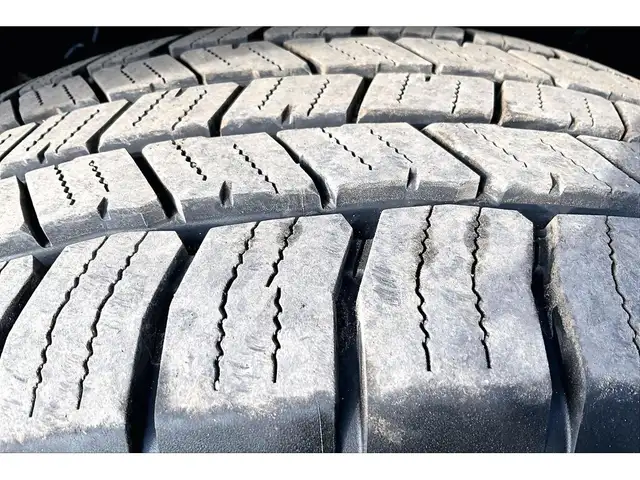 2017 Ram 1500 SLT Quad Cab V8 | AS IS | 4X4 - Photo 35