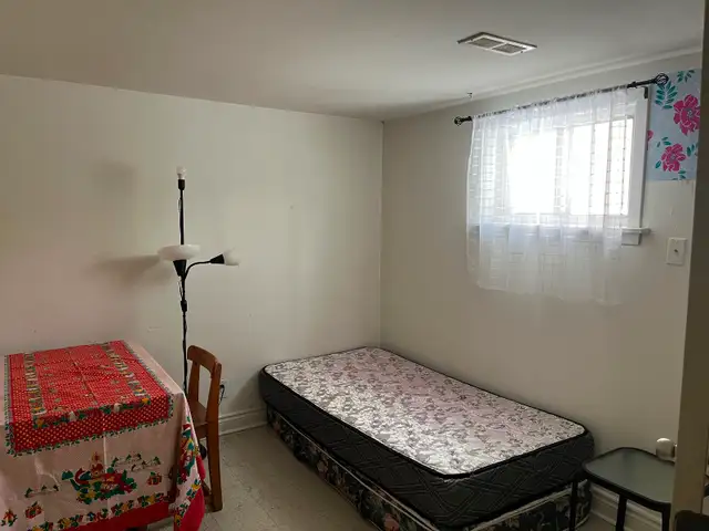 ROOM BASEMENT-50m TO PLAZA STEELES AND BATHURST NEAR BUS/PLAZA
