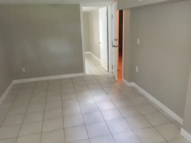 Fully renovated 1 bedroom - Photo 4