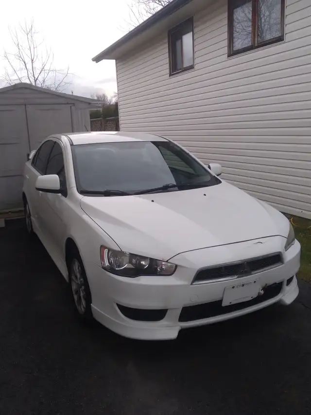 2011 Mitsubishi - Photo 2