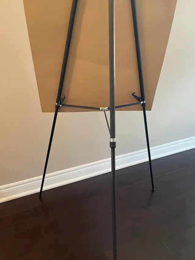 Flip Chart / Whiteboard Easel – Excellent Condition – Moving - Photo 2