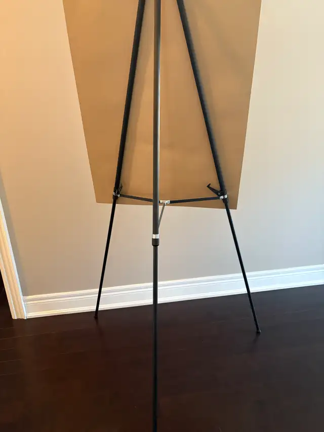 Flip Chart / Whiteboard Easel – Excellent Condition – Moving - Photo 7