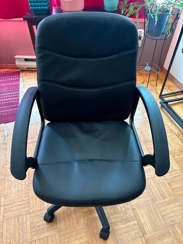 COMPUTER CHAIR