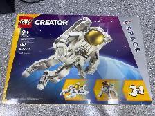 Lego 31152 Creator Space Astronaut 647 Pcs New