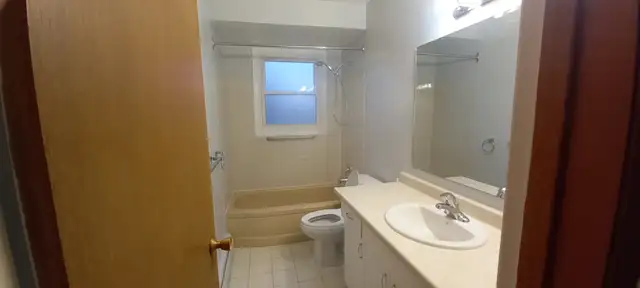 Spacious Classic 2 bedroom Apartment - Haist Street Fonthill - Photo 2