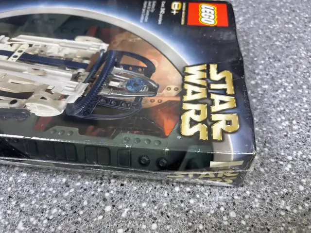 Lego 8009 R2-D2 242 Pcs - Photo 3