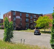 Grand 4 1/2 JUILLET La Prairie à côté A132, Pont Champlain 7min