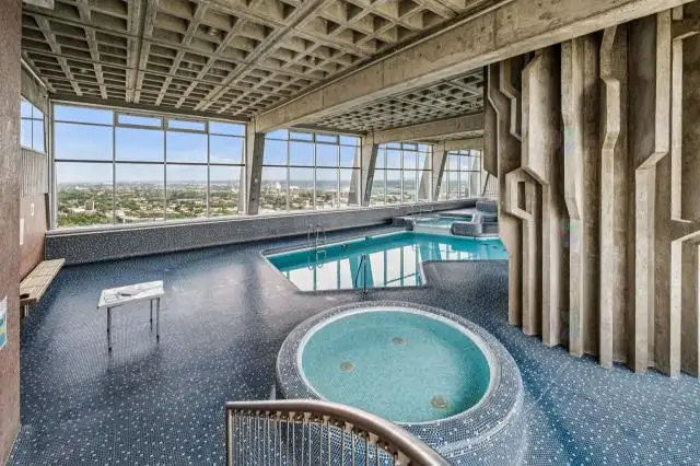 Furnished 1-bedroom Plateau Mont-Royal, 20th floor, Pool & Gym - Photo 11