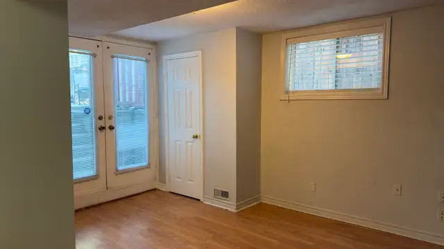 COZY, BRIGHT BASEMENT APARTMENT IN NORTH YORK - Photo 2