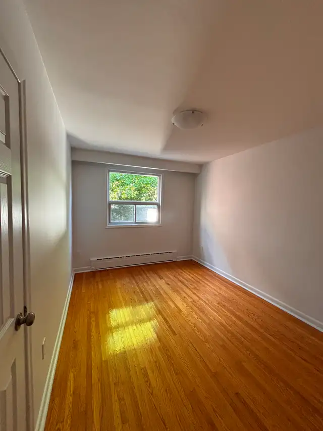 High Park Spacious Apartment - Photo 6