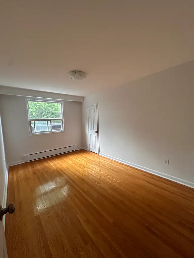 High Park Spacious Apartment - Photo 7