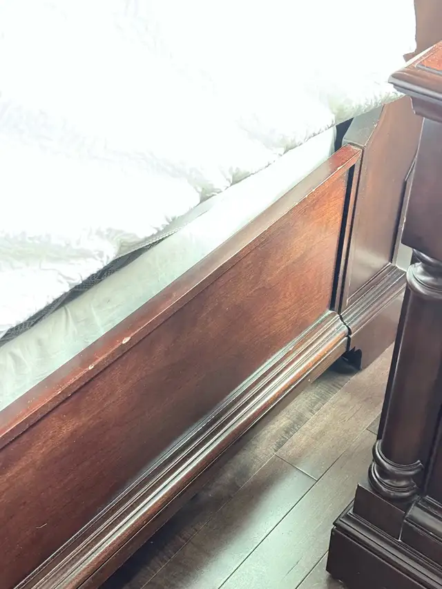 Queen Bedroom Suite - Photo 5