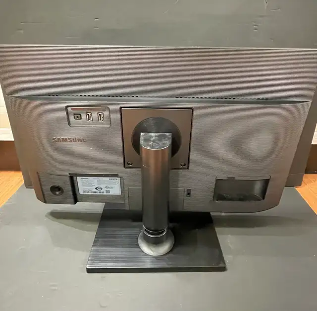 SAMSUNG 24" MONITOR WITH ADJUSTING SCREEN - Photo 2