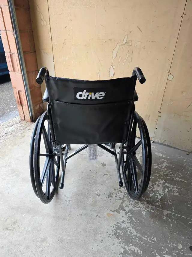 Drive Wheelchair with 18' seat width - Photo 3