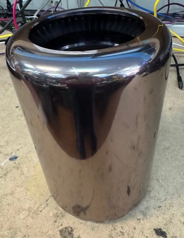 Apple Mac Pro 2013 Computer Intel Xeon E5 Six-Core - 32GB RAM