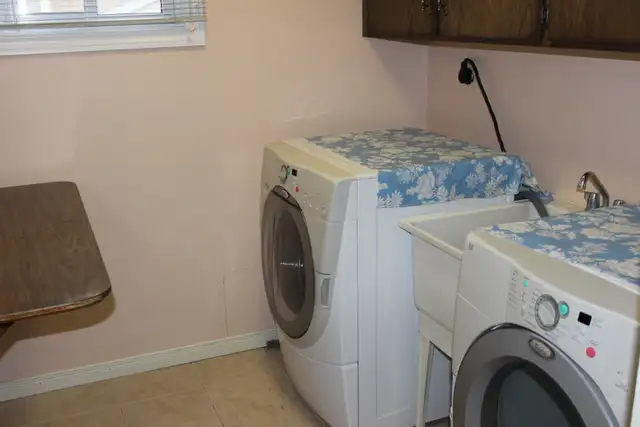 One minute walking to the Doon campus - Photo 4