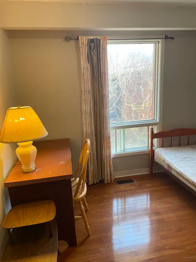 One minute walking to the Doon campus - Photo 8