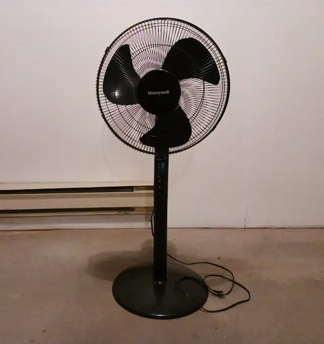 Honeywell Quietset 5 Pedestal Fan - Photo 2