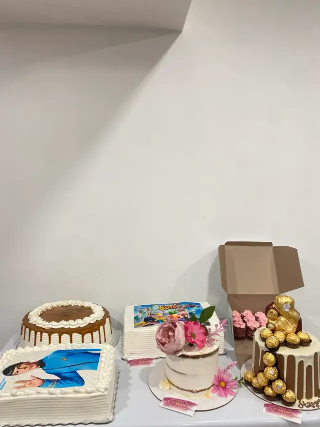 Ferrero cake , custom cakes Milton Bakery - Photo 3