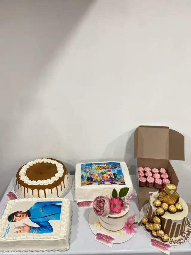 Ferrero cake , custom cakes Milton Bakery - Photo 5