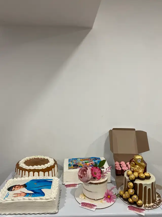 Ferrero cake , custom cakes Milton Bakery - Photo 6