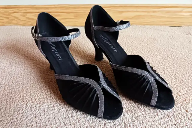 New Women's Dancing Shoes