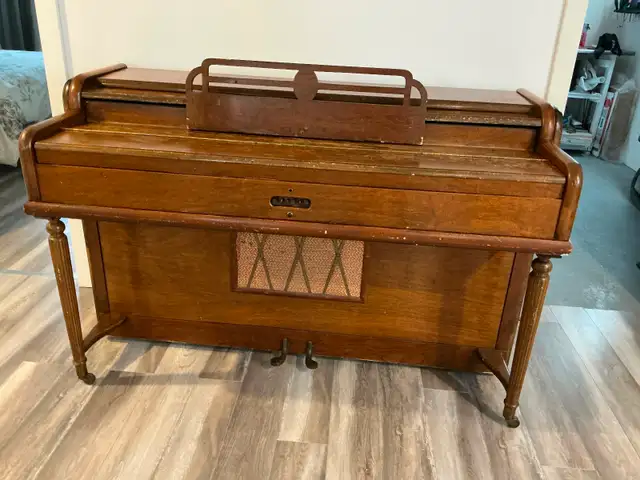 Piano-orgue antique en bois