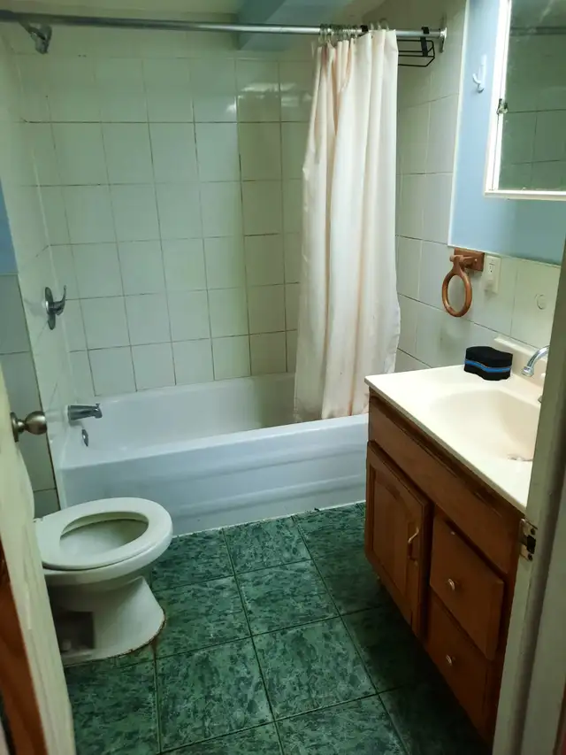 Master Bed Room for $ 745: near Algonquin college  and baseline - Photo 3