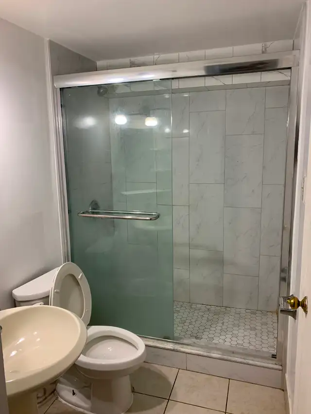 Private bedroom $700 close to Seneca Newnham College - Photo 2