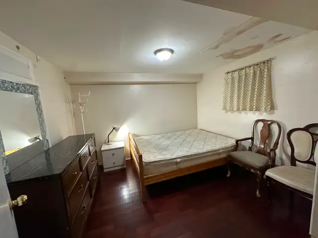 Private bedroom $700 close to Seneca Newnham College - Photo 4