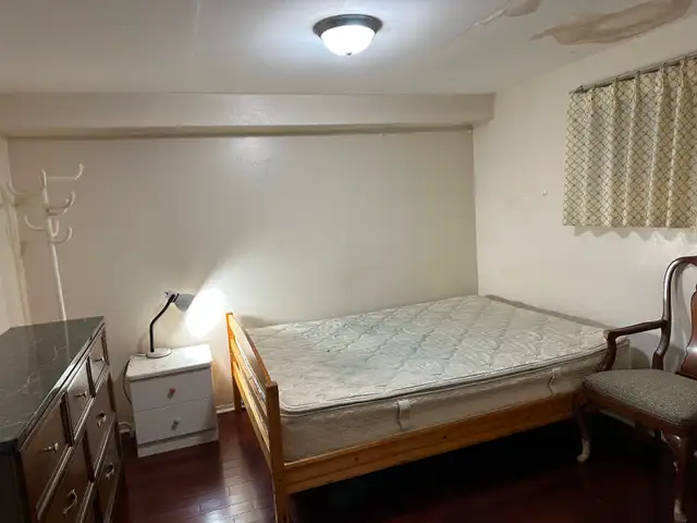 Private bedroom $700 close to Seneca Newnham College - Photo 5