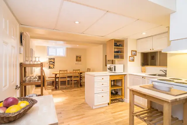 NDG: Fabulous FULLY FURNISHED all Inclusive 2 Bdrm Apartment - Photo 4