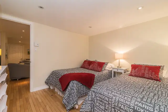 NDG: Fabulous FULLY FURNISHED all Inclusive 2 Bdrm Apartment - Photo 11